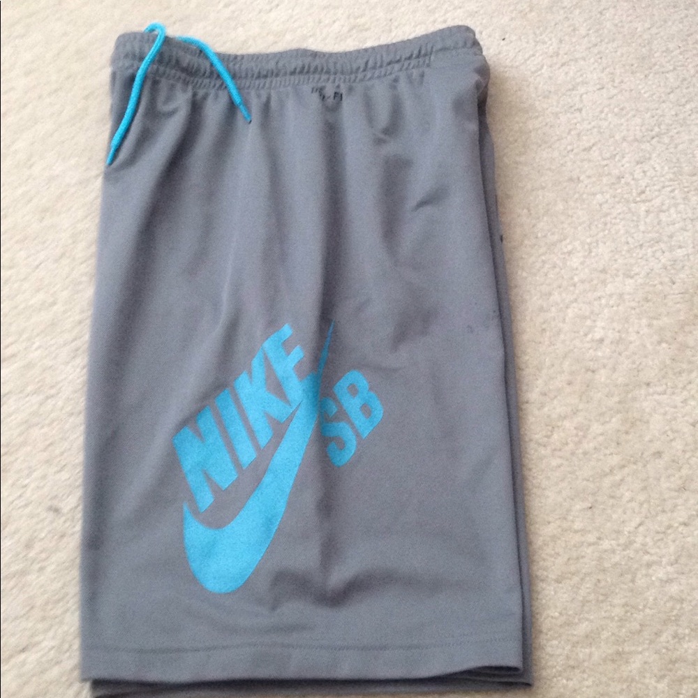 Boys Nike short size XL
